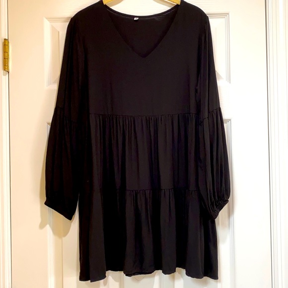 BLACK DRESS. SIZE M. JET BLACK